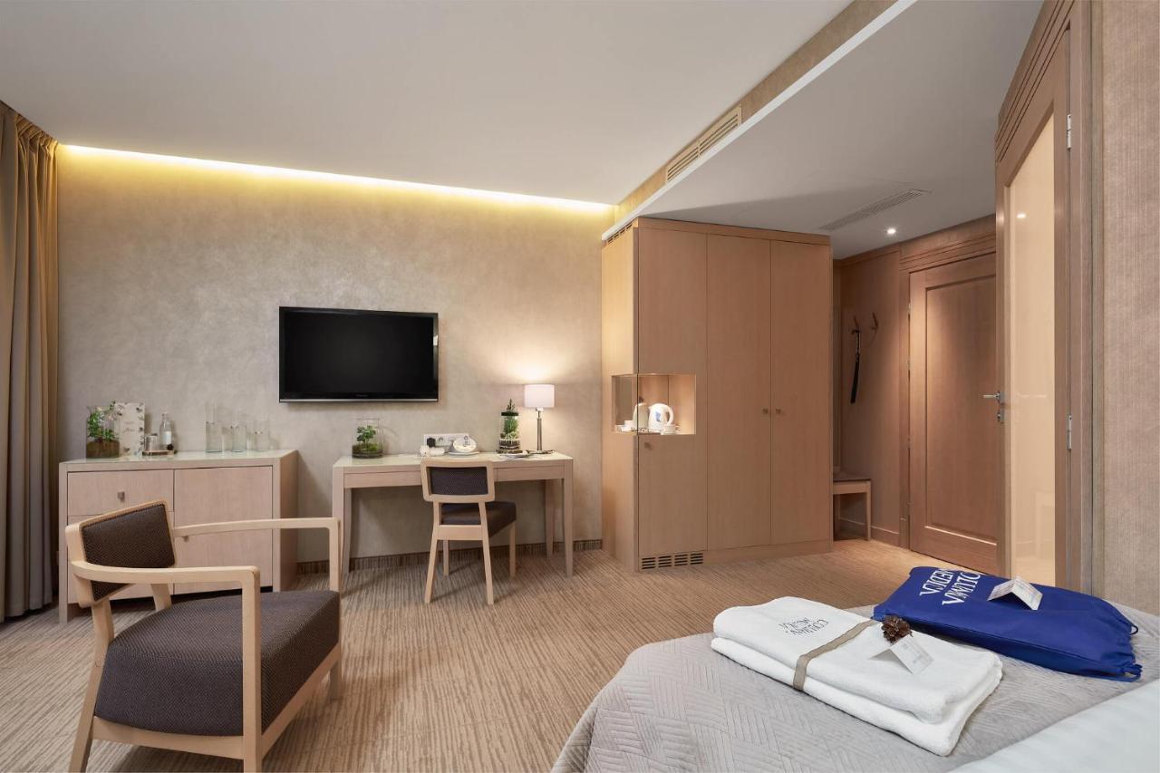 Hotel Columna Medica à Łask Extérieur photo