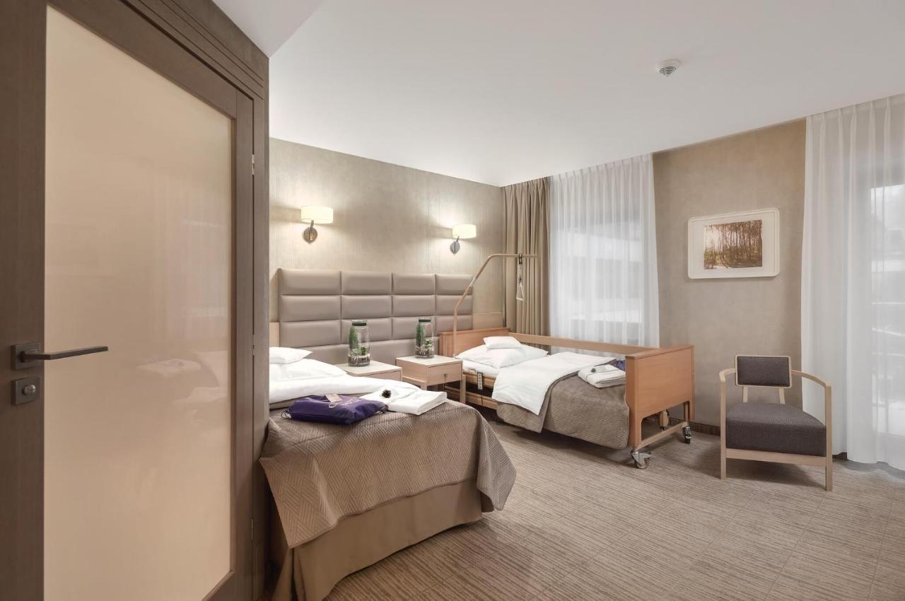 Hotel Columna Medica à Łask Extérieur photo